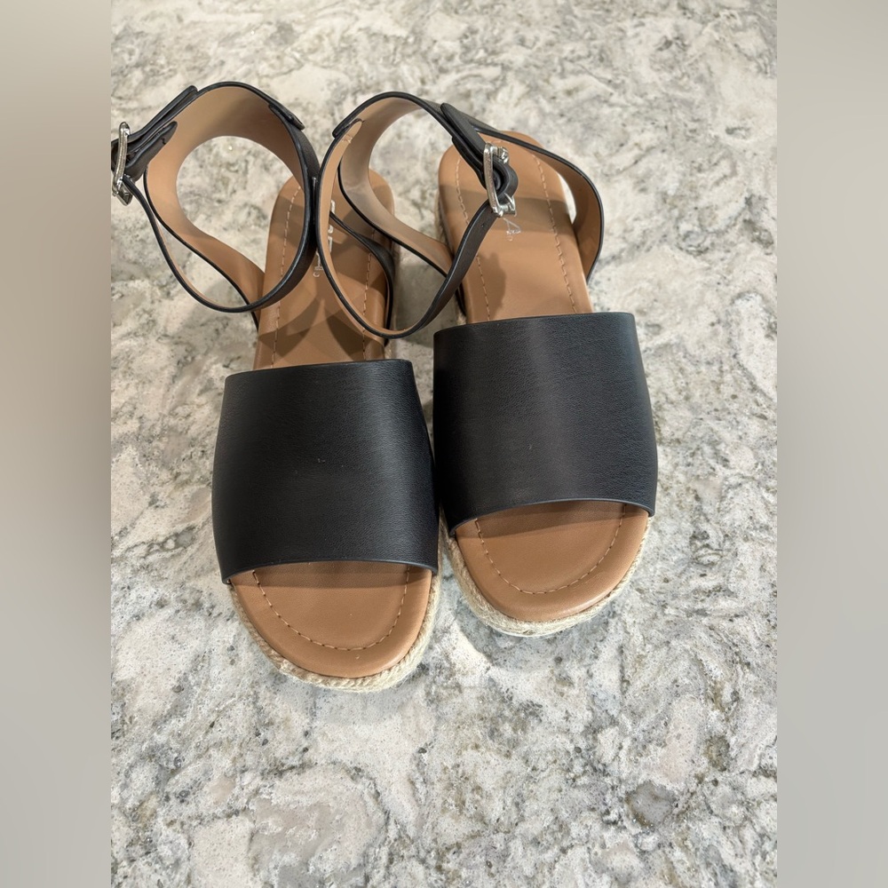 Soda Topic Open Toe Buckle Ankle Strap Espadrilles Sandals